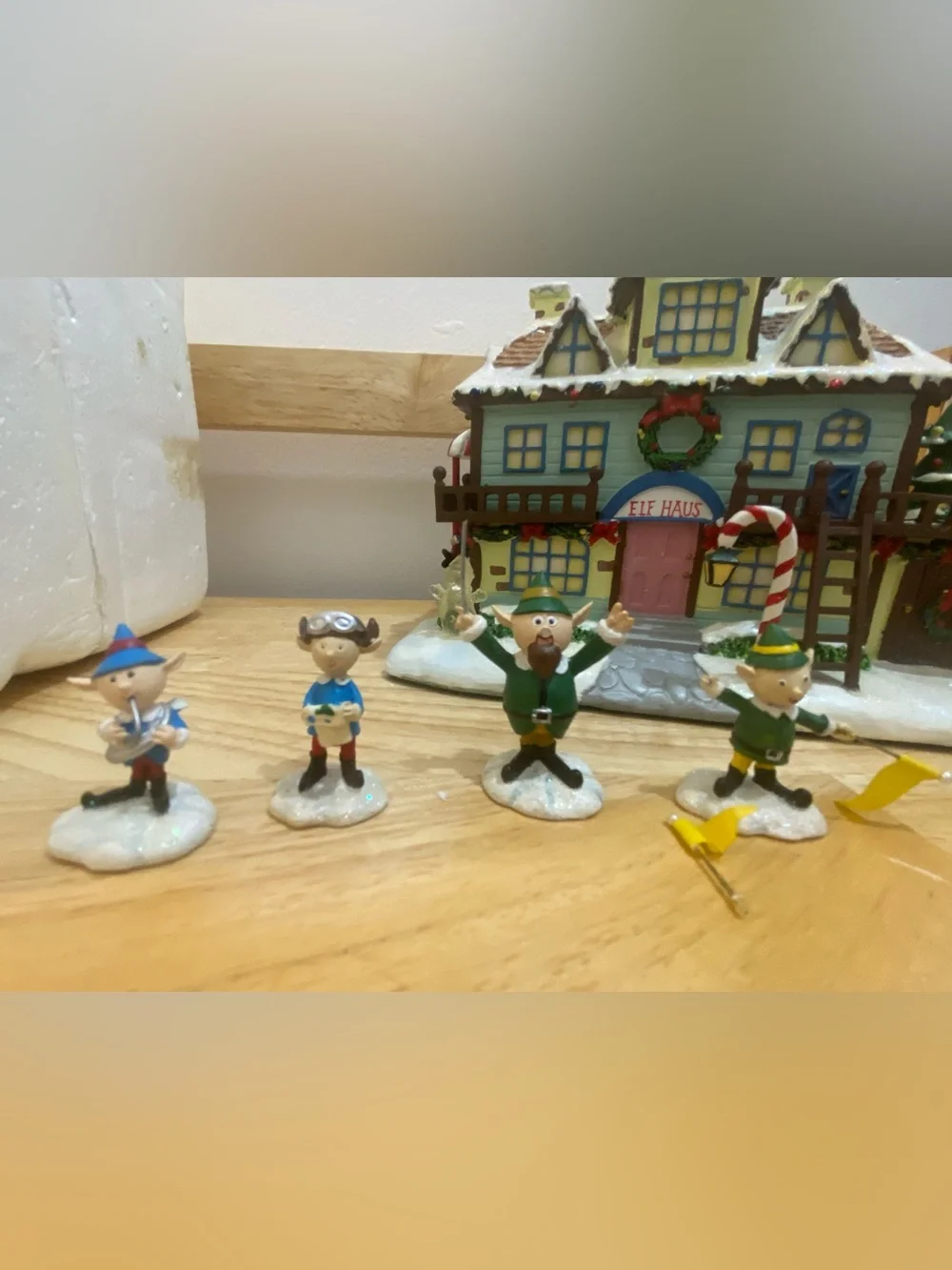 Hawthorn Village Rudolph Christmas Town Elf Haus Dormitory 2004 with CO
